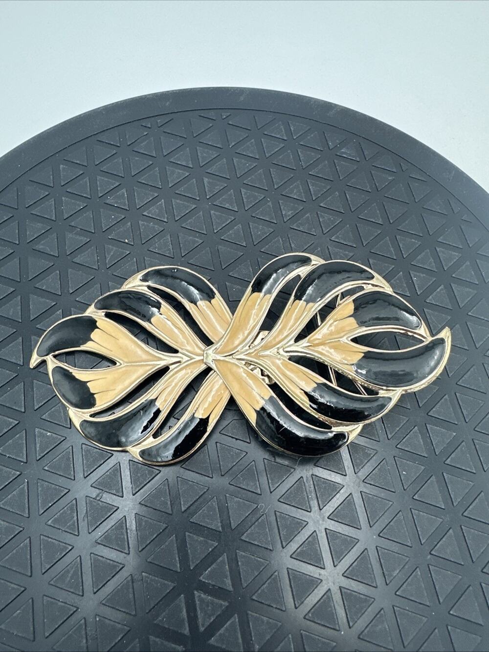Vintage metal Beige and Black Feather/Leaf Belt Buckle